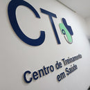 Logo em PVC expandido 10mm de espessura com face em adesivo vinil de alta qualidade várias cores