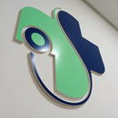 Logo em PVC expandido 10mm de espessura com face em adesivo vinil de alta qualidade várias cores